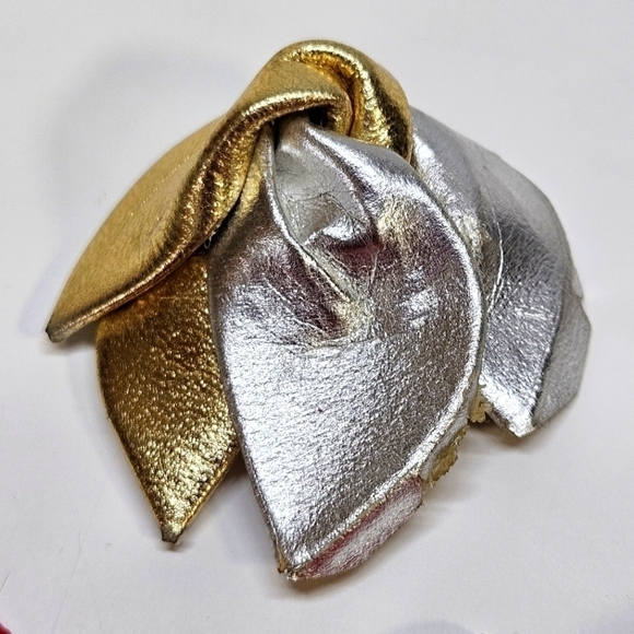 VINTAGE 4 Pairs of Shoe Clips Bows Leather - Picture 3 of 6